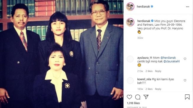 Potret Masa Muda Ibunda Cinta Laura. [Instagram/herdianak]