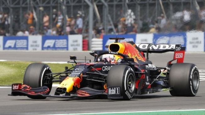 VIDEO: Tampak Depan Detik-detik Mobil Verstappen Hantam Pembatas Sirkuit