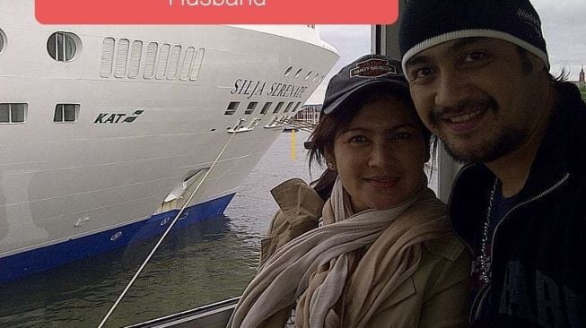 Ferry Irawan bersama istri, Anggi Novita. [Instagram]