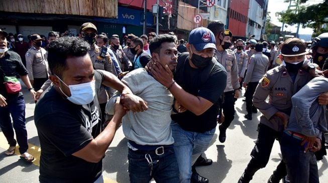 Demo Tolak PPKM di Ambon, Sejumlah Terduga Provokator Dicokok Polisi