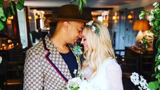 Emma Bunton Nikah usai 23 Tahun Pacaran, Gaun Pengantinnya Sederhana Banget