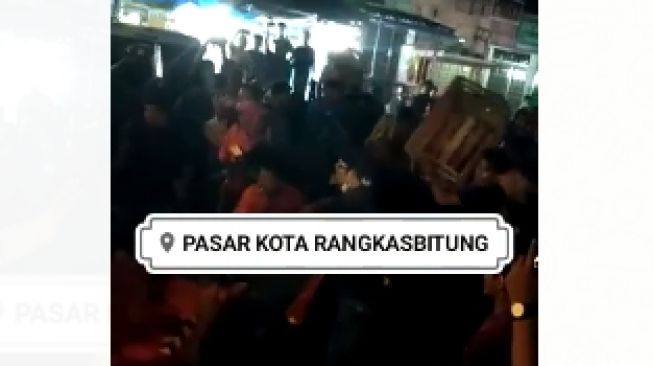 CEK FAKTA: Beredar Video Pedagang Rusuh dengan Satpol PP di Rangkasbitung, Benarkah?