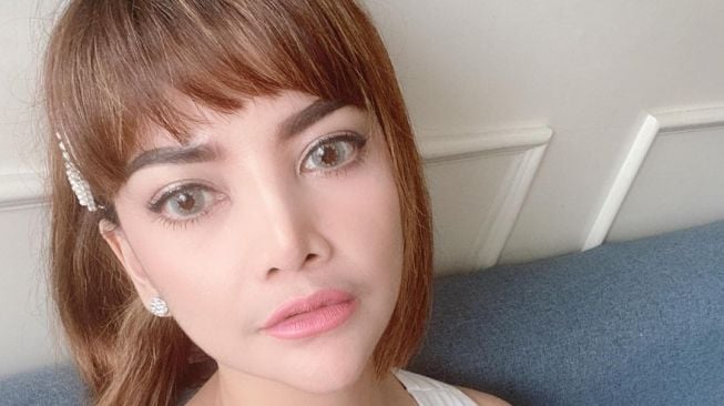 Artis Cantik Berkumis Tipis (Instagram/@irmadarmawangsa)