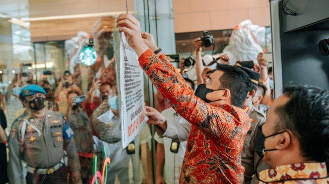 Keberanian Bobby Nasution, Robohkan Bangunan Perusak Cagar Budaya-Segel Centre Point Mall