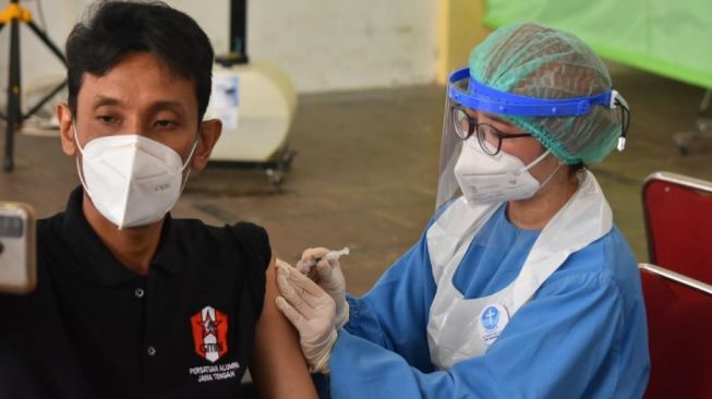 Percepat Herd Immunity, GMNI Solo, Polda Jateng-Polresta Solo Gelar Vaksinasi Massal