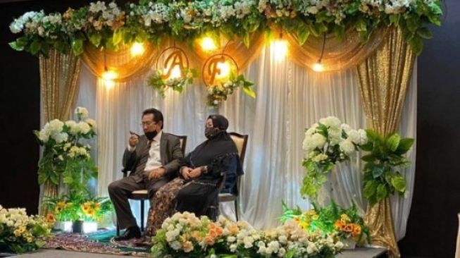 Potret kenangan Anwar Fuady dan istri. (Instagram/fuady_47)