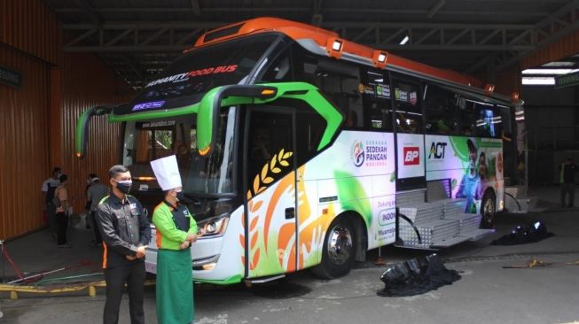 ACT Luncurkan Humanity Food Bus, Siap Sajikan 5.000 Porsi Makanan Setiap Hari