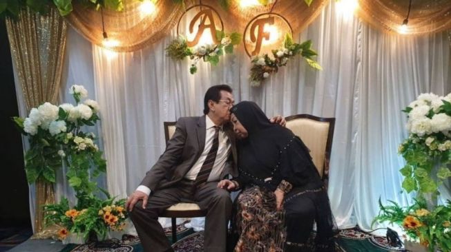 Potret kenangan Anwar Fuady dan istri. (Instagram/fuady_47)