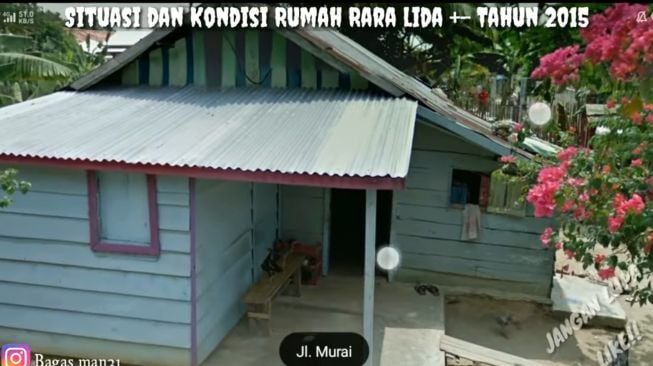 Potret rumah pedangdut sebelum direnovasi. (YouTube)