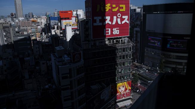 Suasana kota Shinjuku di Tokyo, Jepang, Minggu (18/7/2021). ANTARA FOTO/Sigid Kurniawan