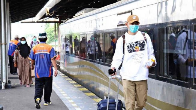 KAI: Kereta Api Jarak Jauh Hanya Melayani Penumpang Khusus Pada 20-25 Juli