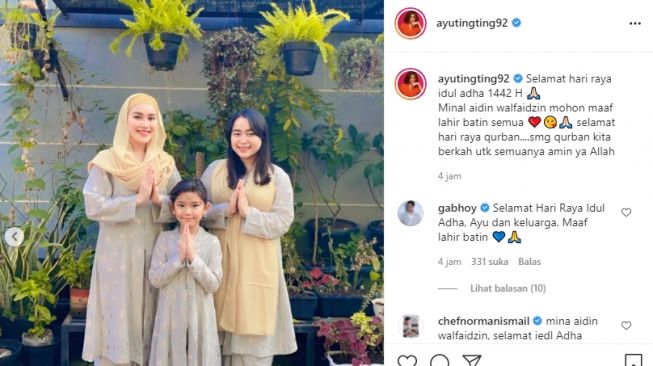 Potret kompak keluarga Ayu Ting Ting saat Idul Adhal 2021 [Instagram/ayutingting92]