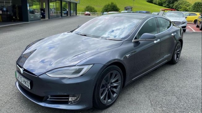 Sikat Nih! Tesla Milik Pangeran Charles Dijual, Siapkan Duit Segini untuk Memboyongnya