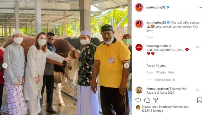 Potret kompak keluarga Ayu Ting Ting saat Idul Adhal 2021 [Instagram/ayutingting92]