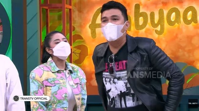 Aldi Taher dan Dewi Perssik di acara Pagi-Pagi Ambyar Trans TV, Selasa (21/7/2021). [YouTube Trans TV]