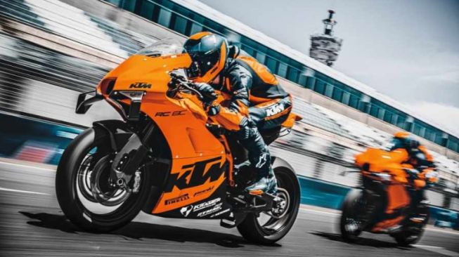 KTM RC 8C. (visordown.com)