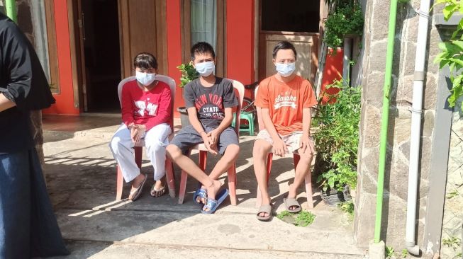 Anak-anak terdampak Covid-19 yang mendapat pendampingan trauma healing Satgas Sama Rama Polresta Malang. (dok polisi)
