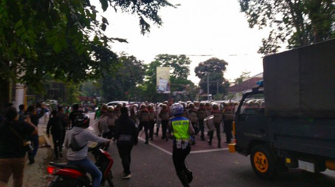 Dipukul Mundur Polisi, Massa Aksi Tolak PPKM Darurat: Kami Siap Turun ke Jalan Lagi!