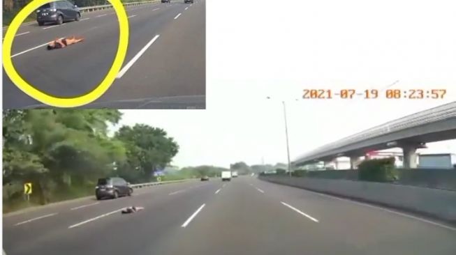 Sosok misterius tampak tiduran di jalan tol yang cukup ramai (Instagram)