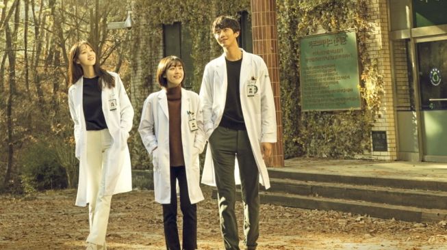 Sinopsis Dr. Romantic 2, Drama Medis Penuh Arti Hidup Dibintangi Lee Sung Kyung