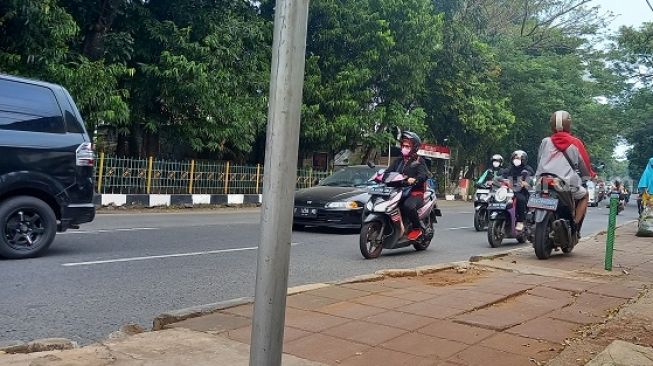 Kabur Lihat Petugas, Pemotor Nekat Lawan Arah di Lenteng Agung: Saya Tak Punya STRP!