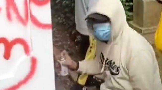 Pelaku Vandalisme di Aksi Tolak PPKM Darurat di Bandung Dihujat Netizen
