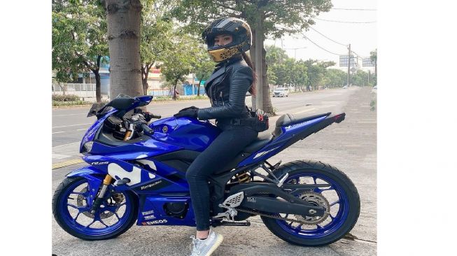 Siap-siap touring jauh, siapa yang mau ikut dengan Angela Lorenza (Instagram)