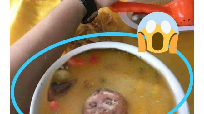 Viral Pasangan Pamer Foto Romantis, Menu Makanan Malah Jadi Sorotan