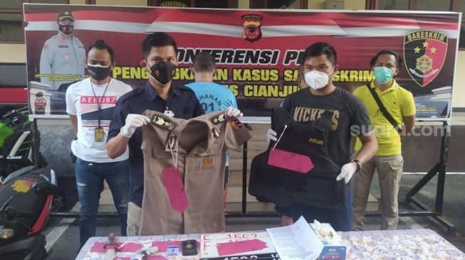 Modus Jual Beli Kendaraan via COD, 2 Polisi Gadungan Dibekuk Polres Cianjur