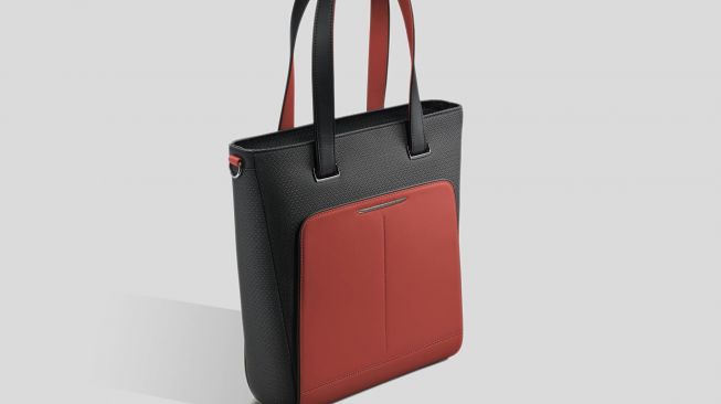 Rolls-Royce Black Badge Escapism Luggage Collection Tote Bag, Mugello Red [Rolls-Royce Motor Cars].