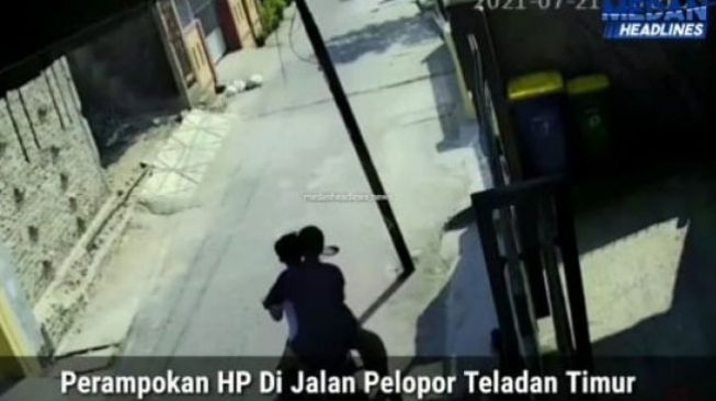 Main HP, Bocah di Medan Jadi Korban Jambret Terekam CCTV