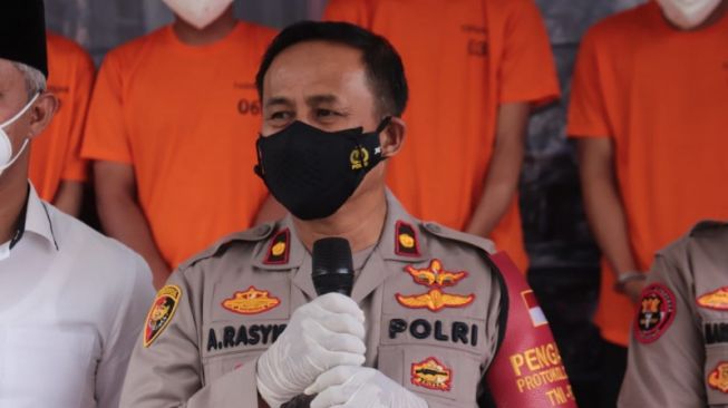 Nyamar Jadi Pembeli dengan Modus COD, 2 Begal Gasak Motor dan HP Korban di Koja