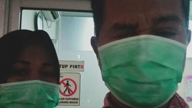 Ari, tukang pijat penyandang disabilitas tetap bekerja mencari pelanggan di masa pandemi Covid-19. (Dok pribadi Ari)