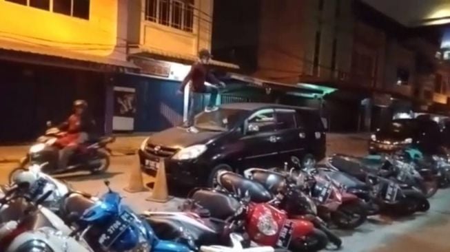 Parto Mabuk Rusak Motor dan Belasan Mobil, Ngaku Sedang Tertekan