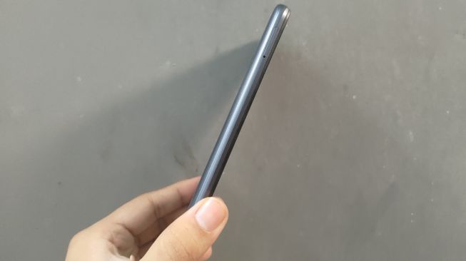 Realme C25s diklaim jadi ponsel tangguh dan powerfull di Indonesia. [Suara.com/Dicky Prastya]