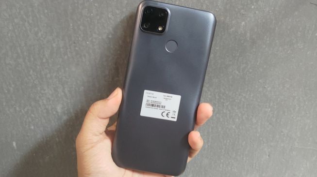 Realme C25s diklaim jadi ponsel tangguh dan powerfull di Indonesia. [Suara.com/Dicky Prastya]