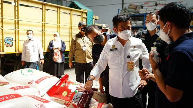 Mentan Kunjungi Penggilingan Padi di Cibitung Bekasi