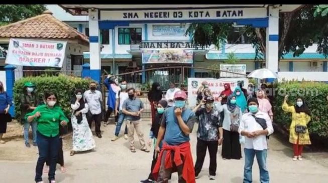 Orang Tua Siswa Keluhkan Daya Tampung SMAN 3 Batam, Wagub Kepri Janji Cari Solusi