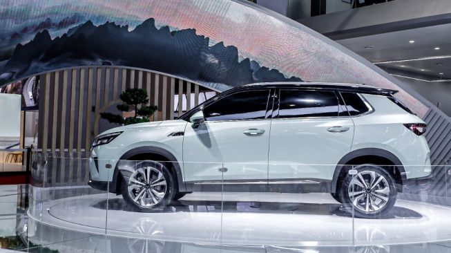 Desain mobil crossover kompak baru Wuling bocor. Kabarnya akan mirip dengan SUV Wuling Xing Chen. Foto: Wuling Xing Chen meluncur pada April 2021. [Dok General Motors]