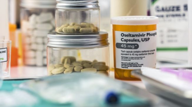 Oseltamivir dan Favipiravir Obat yang Viral Dicari Jokowi saat Sidak Apotek. (Envato)