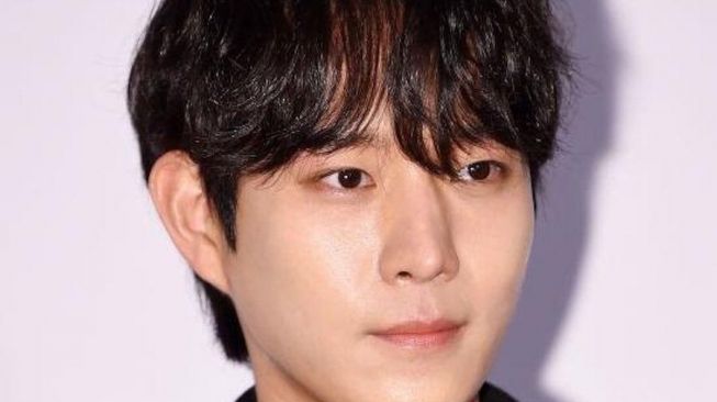 Agensi Konfirmasi Kim Young Dae Keluar dari "School 2021", Ini Sebabnya