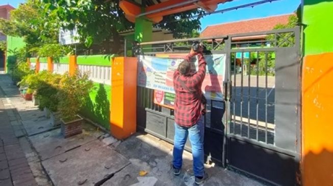 Viral di Media Sosial Video Warga Tolak SD Jadi Tempat Isolasi: Sekolah Bukan Rumah Sakit.