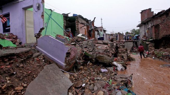 Penampakan mengerikan banjir di India yang terjadi pada 12 Juli 2021. (Foto: AFP)