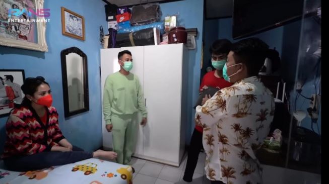 Potret kos-kosan asisten Raffi Ahmad. [Youtube/RANS Entertainment]