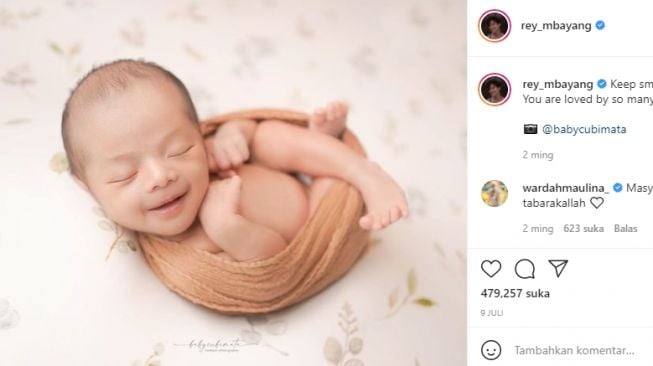 Pemotretan bayi Dinda Hauw dan Rey Mbayang [Instagram]