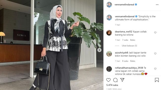 Gaya artis anggota DPR saat ngantor [Instagram]