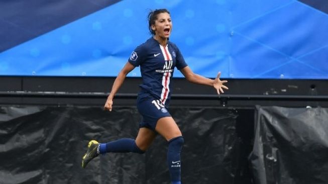 Nadia Nadim saat membela Paris Saint-Germain. (FRED TANNEAU / AFP)