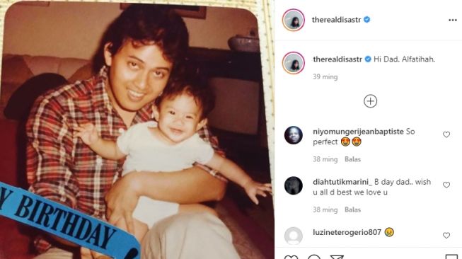 Potret masa kecil Dian Sastrowardoyo. [Instagram/therealdisastr]