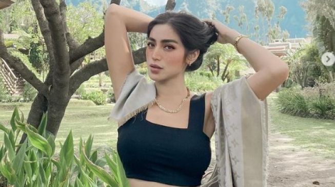 Jedar Buka Empat Kancing Baju, Oh Seksinya. Netizen: Pembangkit Imun