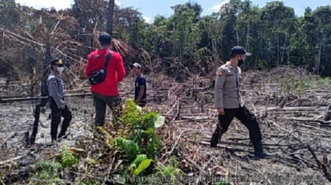 Lahan Seluas Satu Hektare di Singkawang Terbakar Akibat Cuaca Panas